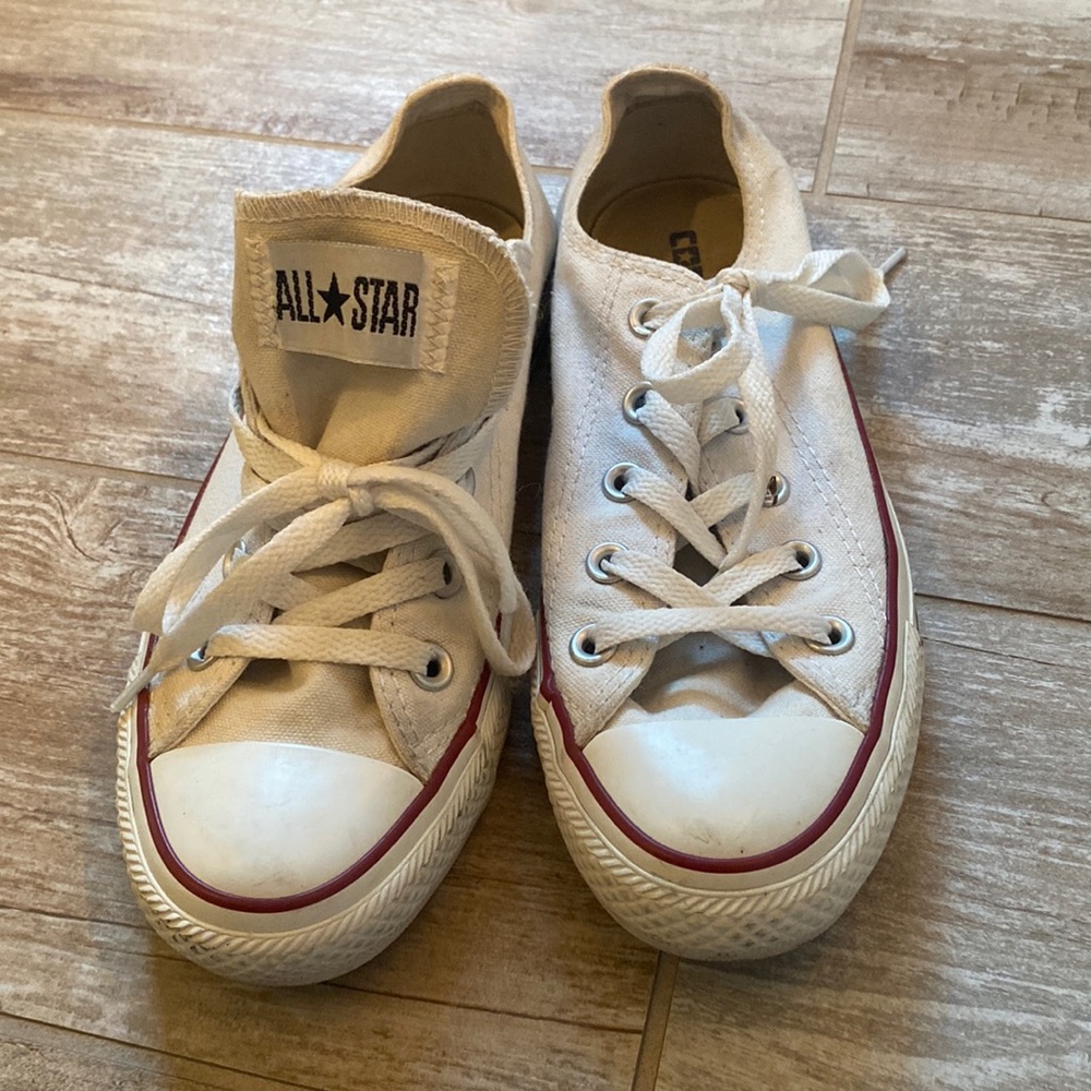 Converse All-Stars size 6 (men’s size 4)